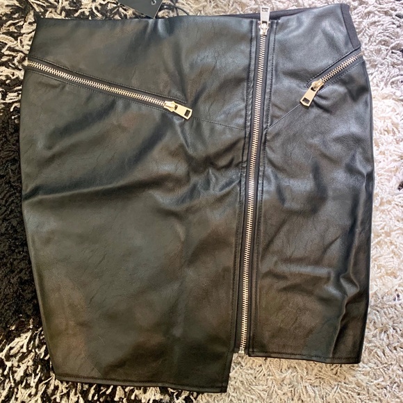 Black Faux Leather Mini Skirt, Size M *Brand New* - Picture 1 of 4